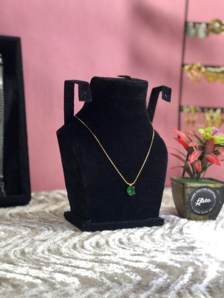 Elegant Green Oval Stone Pendant